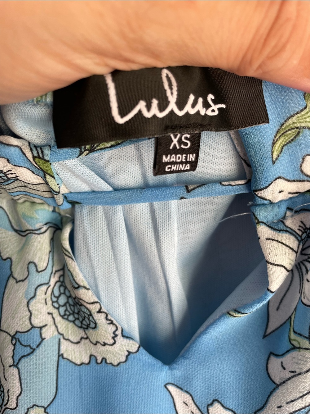 NWT Lush Blue Floral Off-Shoulder Flutter Sleeve Romper - Picture 4 of 5